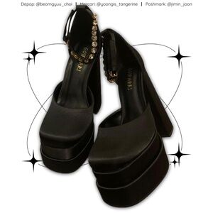 Black stacked platform pumps <3